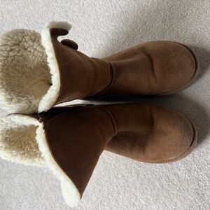 Ugg Boots with Shearling Lining